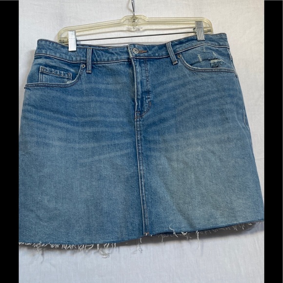 Old Navy Dresses & Skirts - Old navy stressed jean skirt nwot size 12